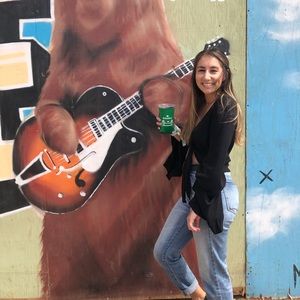 Meet your Posher, Briana